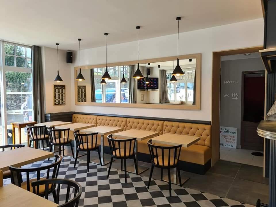 Hotel-Cafe Du Trinquet Cambo-les-Bains Exterior photo